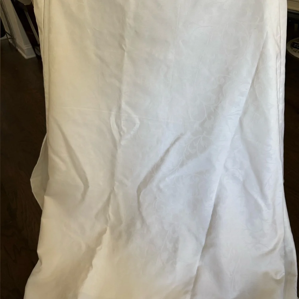 New! SFERRA Oblong White Jacquard Tablecloth 70”x124”